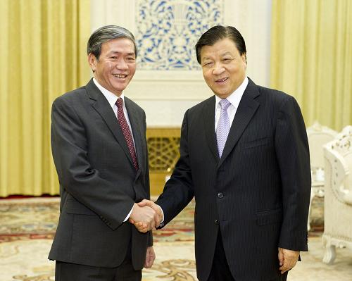 7月26日,中共中央政治局常委、中央书记处书记刘云山在北京人民大会堂会见越共中央政治局委员、中央书记处书记、中央宣教部部长、中央理论委员会主席丁世兄。 新华社记者 黄敬文 摄