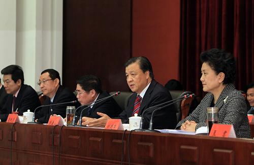 2月17日至18日,全国文化体制改革工作会议在太原举行。中共中央政治局委员、中央书记处书记、中宣部部长刘云山,中共中央政治局委员、国务委员刘延东出席会议并讲话。这是2月17日,刘云山在会议上发表讲话。新华社记者 樊如钧 摄