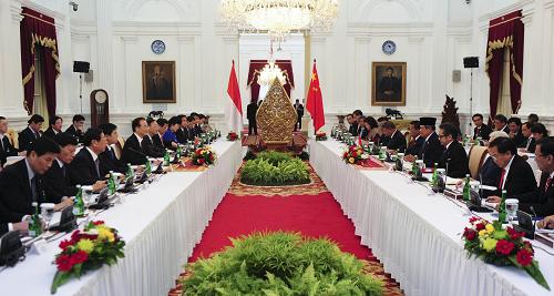 4月29日,中国国务院总理温家宝在雅加达与印度尼西亚总统苏西洛举行会谈。新华社记者 张铎摄