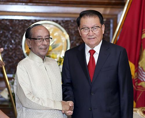 10月21日,中共中央政治局常委李长春在达卡会见孟加拉国总统齐勒·拉赫曼。新华社记者 鞠鹏 摄