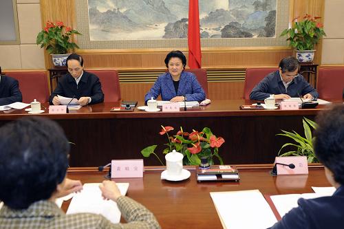 1月25日,国务院妇女儿童工作委员会五届二次全体会议在北京召开。中共中央政治局委员、国务委员、国务院妇儿工委主任刘延东出席会议并讲话。新华社记者 张铎 摄