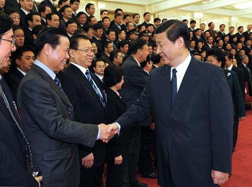 12月14日,中共中央组织部、中共中央宣传部、中共教育部党组在北京召开第十九次全国高等学校党的建设工作会议。这是中共中央政治局常委、中央书记处书记、国家副主席习近平等领导同志在会前会见会议代表。新华社记者 马占成 摄