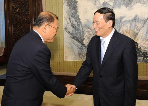 9月4日,中国国务院副总理王岐山在北京中南海会见联合国贸易和发展会议秘书长素帕猜。新华社记者黄敬文摄