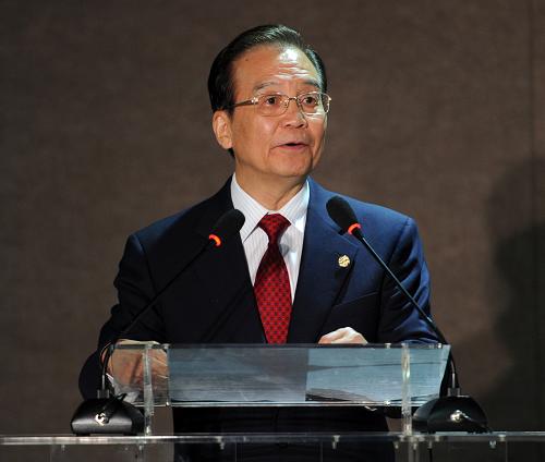 6月21日,在里约热内卢出席联合国可持续发展大会的国务院总理温家宝出席“最不发达国家与里约+20”高级别边会并发表题为《战胜贫困 共享人类发展成果》的讲话。新华社记者 张铎 摄
