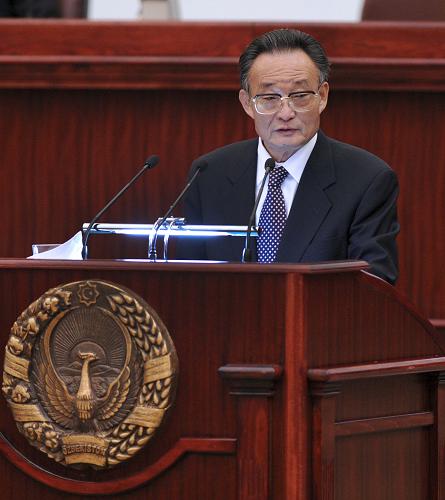9月22日,中国全国人大常委会委员长吴邦国在乌兹别克斯坦最高会议立法院发表演讲。 新华社记者 谢环驰 摄