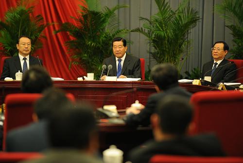 2月18日,中共中央政治局常委、全国政协主席贾庆林主持召开政协第十一届全国委员会第十二次主席会议。 新华社记者 刘建生 摄