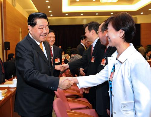 3月5日,中共中央政治局常委、全国政协主席贾庆林参加十一届全国人大四次会议北京代表团的审议。新华社记者 李涛 摄