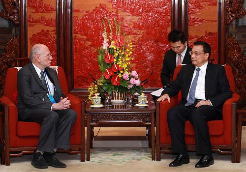 李克强会见委内瑞拉政府代表团 12月3日,国务院副总理李克强在北京中南海紫光阁会见以希奥尔达尼为团长的来华出席中国委内瑞拉高级混合委员会第九次会议的委内瑞拉政府代表团。 新华社记者庞兴雷摄