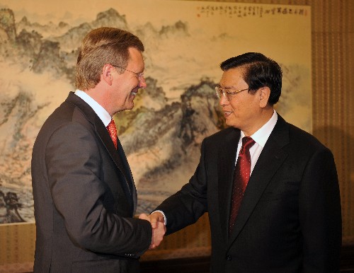 10月7日,国务院副总理张德江在北京中南海紫光阁会见德国下萨克森州州长武尔夫。新华社记者 刘建生 摄