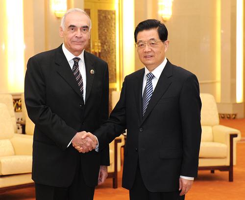 7月20日,中国国家主席胡锦涛在北京人民大会堂会见出席中非合作论坛第五届部长级会议并访华的埃及总统特使、外长阿姆鲁。新华社记者 马占成 摄