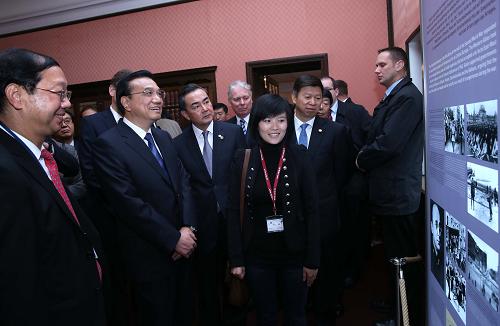 5月26日,中国国务院总理李克强在德国勃兰登堡州参观波茨坦会议旧址。新华社记者 庞兴雷 摄
