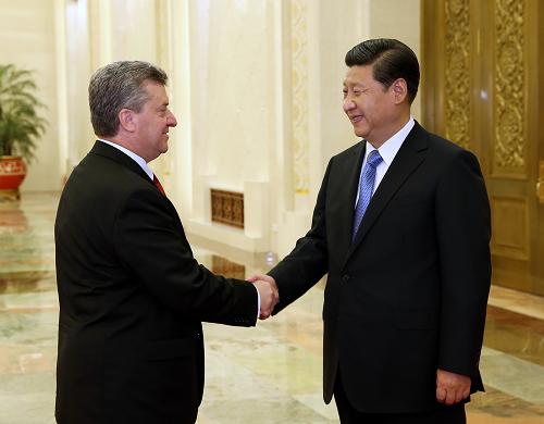 10月21日,国家主席习近平在北京人民大会堂会见来华出席第十四届中国西部国际博览会的马其顿总统伊万诺夫。新华社记者 庞兴雷 摄
