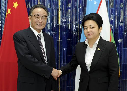 9月22日,全国人大常委会委员长吴邦国在塔什干与乌兹别克斯坦最高会议立法院主席塔什穆哈梅多娃举行会谈。新华社记者 谢环驰 摄