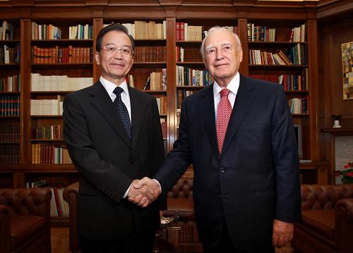 10月3日,中国国务院总理温家宝在雅典会见希腊总统帕普利亚斯。 新华社记者庞兴雷摄