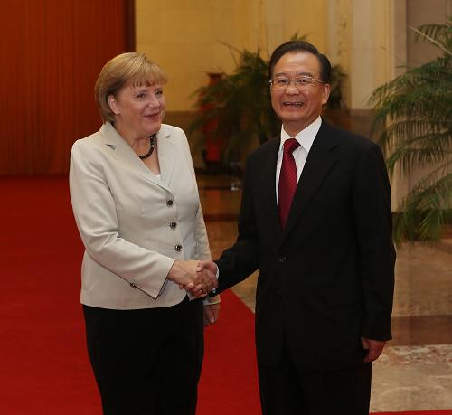 8月30日,中国国务院总理温家宝在北京人民大会堂与德国总理默克尔举行会谈。新华社记者 刘卫兵 摄