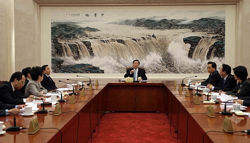 12月25日,十二届全国人大常委会第十五次委员长会议在北京人民大会堂举行,张德江委员长主持。新华社记者 刘卫兵 摄