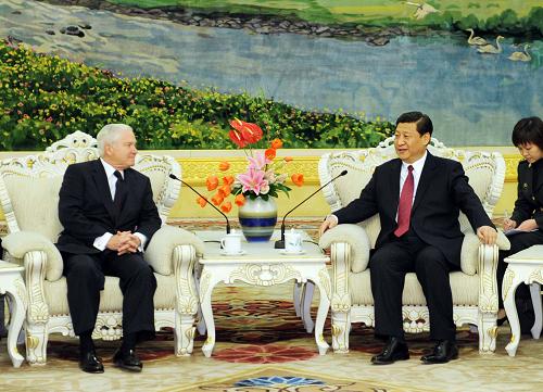1月10日,中国国家副主席、中央军委副主席习近平在北京人民大会堂会见美国国防部长盖茨。 新华社记者 李涛摄