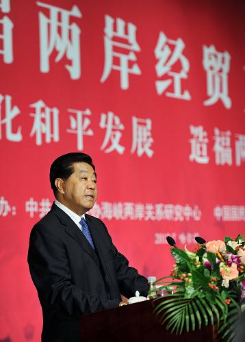 7月28日,中共中央政治局常委、全国政协主席贾庆林在黑龙江省哈尔滨市出席第八届两岸经贸文化论坛开幕式并致辞。新华社记者 李涛 摄