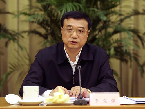 国务院副总理李克强主持会议。新华社记者 李学仁 摄