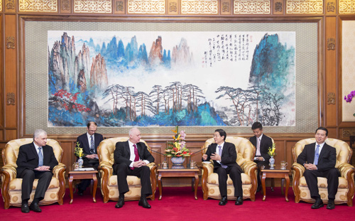 6月28日,中国国务委员、公安部部长郭声琨在北京钓鱼台国宾馆会见俄罗斯联邦调查委员会主席巴斯特雷金。新华社记者王晔 摄