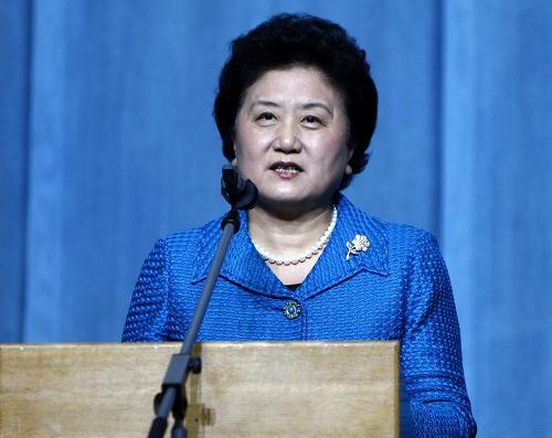 刘延东出席俄罗斯“汉语年”闭幕式并发表讲话 11月24日,在位于俄罗斯首都莫斯科的克里姆林宫大剧院,国务委员刘延东在俄罗斯“汉语年”闭幕式上发表讲话。 当日,正在俄罗斯访问的国务委员刘延东同俄罗斯副总理茹科夫在这里共同出席了俄罗斯“汉语年”闭幕式并发表讲话。 新华社记者鲁金博摄