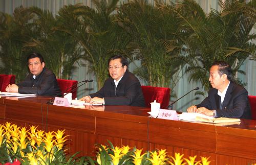 12月25日,中共中央政治局委员、国务院副总理张德江在北京出席全国工业和信息化工作会议并发表讲话。新华社记者 姚大伟 摄