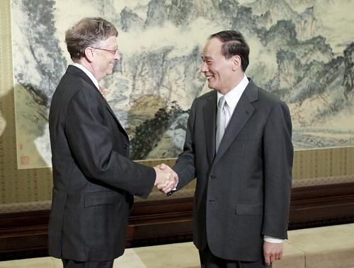 6月9日,中国国务院副总理王岐山在北京中南海会见比尔及梅琳达·盖茨基金会联合主席比尔·盖茨。新华社记者 丁林 摄