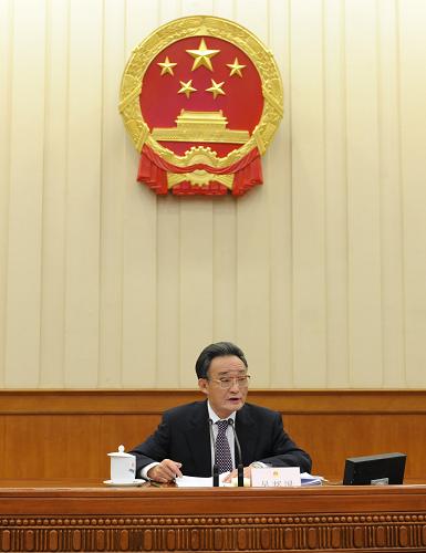 十一届全国人大常委会第六次会议在京闭会 吴邦国主持会议并发表重要讲话 12月27日,十一届全国人大常委会第六次会议在北京人民大会堂闭会。吴邦国委员长主持会议并发表重要讲话。 新华社记者马占成摄