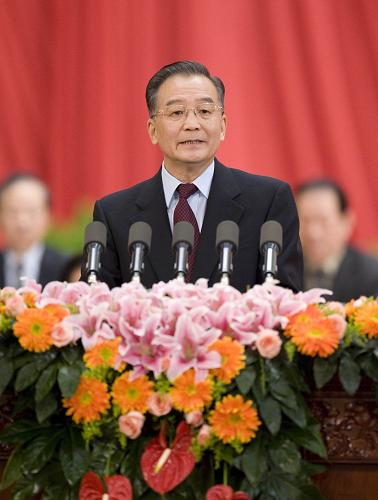 1月9日,中共中央、国务院在北京隆重举行国家科学技术奖励大会。中共中央政治局常委、国务院总理温家宝代表中共中央国务院讲话。新华社记者 黄敬文 摄