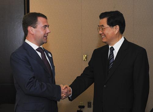 6月26日,中国国家主席胡锦涛在加拿大多伦多会见俄罗斯总统梅德韦杰夫。新华社记者 李学仁 摄