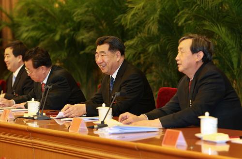 12月27日至28日,中央农村工作会议在北京举行。中共中央政治局委员、国务院副总理回良玉出席会议并讲话。新华社记者 庞兴雷 摄