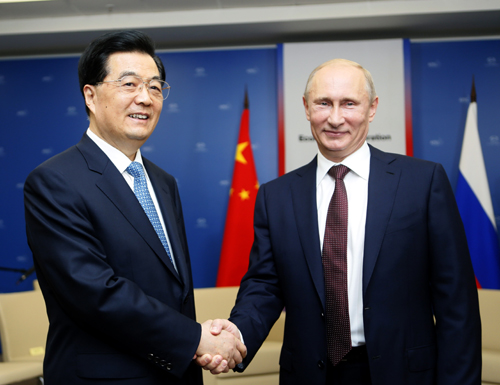 9月7日,国家主席胡锦涛在俄罗斯符拉迪沃斯托克会见俄罗斯总统普京。 新华社记者鞠鹏摄