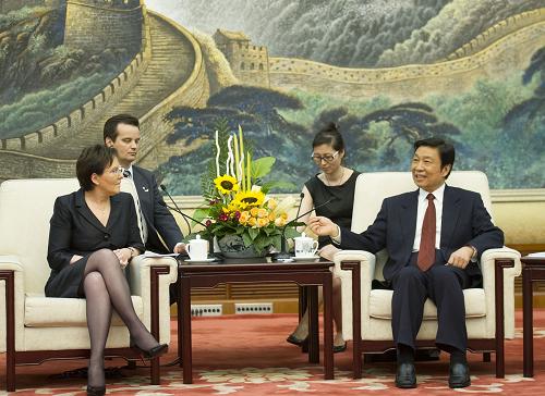 6月5日,中国国家副主席李源潮在北京会见波兰众议长科帕奇。新华社记者黄敬文摄