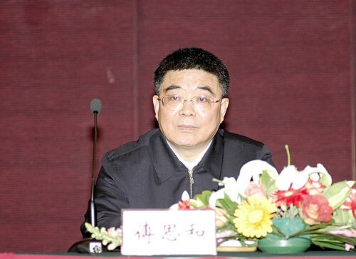 2007年12月25日下午15时,国土资源部召开全国县(市)、乡(镇)、村级干部国土资源法律知识宣传教育培训活动电视电话会议。中国政府网对会议进行图文直播。 图为中组部部务委员兼组织局局长傅思和。 中国政府网 郭小天摄