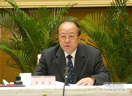 2008年1月16日15时,全国产品质量与食品安全专项整治行动总结电视电话会议在国务院小礼堂举行。图为质检总局局长、国务院产品质量和食品安全领导小组副组长李长江发言。(中国政府网 陈竞超 摄)