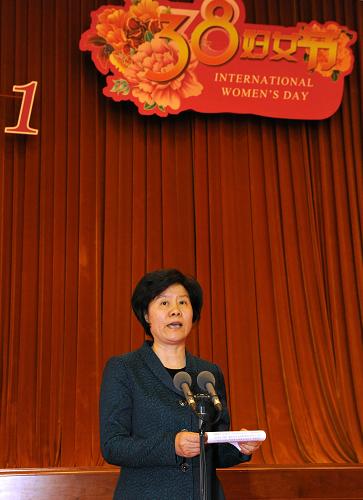 这是全国妇联主席沈跃跃在招待会上致辞。 新华社记者何俊昌摄