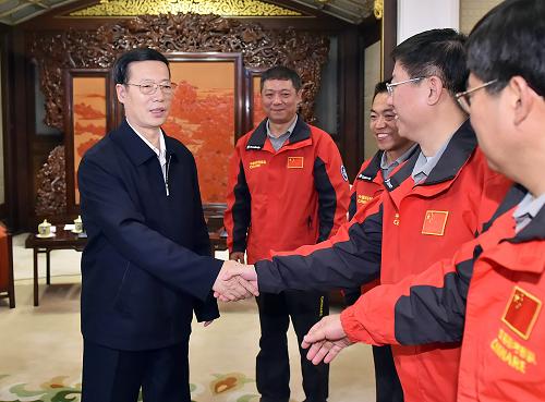 4月24日,中共中央政治局常委、国务院副总理张高丽在北京中南海紫光阁与第30次南极考察队员座谈。新华社记者 李涛 摄