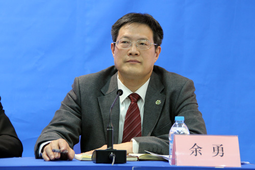 中国气象局办公室主任、新闻发言人余勇。