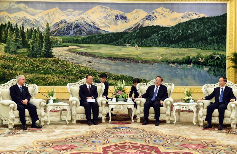 12月4日，中共中央政治局常委、全国政协主席俞正声在北京会见由自民党干事长谷垣祯一和公明党干事长井上义久率领的日本执政党代表团。