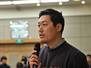 财经杂志记者提问.jpg