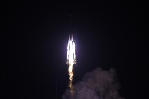 12月10日0时46分，搭载“中星1C”卫星的长征三号乙运载火箭升空。