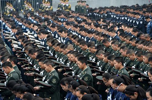 12月13日，南京大屠杀死难者国家公祭仪式现场举行集体默哀。