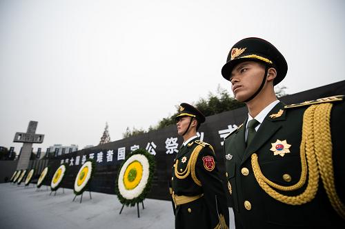 这是12月13日拍摄的南京大屠杀死难者国家公祭仪式现场。
