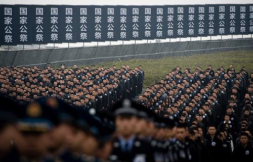 这是12月13日拍摄的南京大屠杀死难者国家公祭仪式现场。