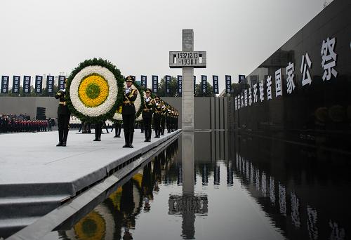 这是12月13日拍摄的南京大屠杀死难者国家公祭仪式现场。