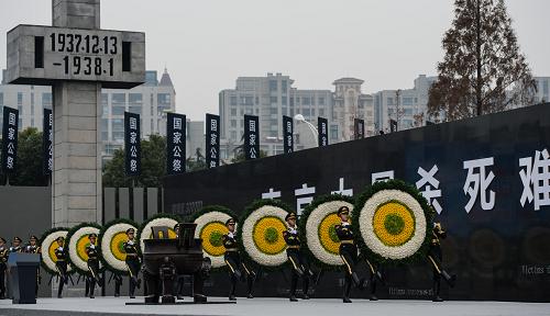 这是12月13日拍摄的南京大屠杀死难者国家公祭仪式现场。