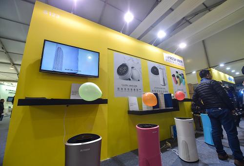 这是博览会现场展示的智能空气进化器（12月17日摄）。新华社记者 徐昱 摄