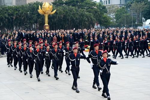 12月20日，澳门特区政府在金莲花广场举行升旗仪式，庆祝澳门回归祖国16周年。