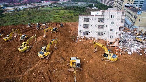 这是12月22日拍摄的深圳光明新区滑坡灾害救援现场。