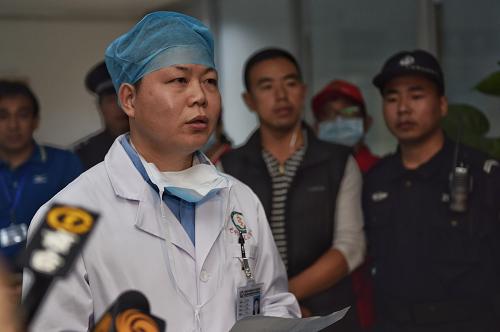 12月23日，深圳光明新区中心医院院长王光明介绍情况。